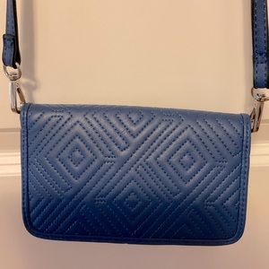 EUC INC International Concepts Quilted Crossbody Phone Case Wallet